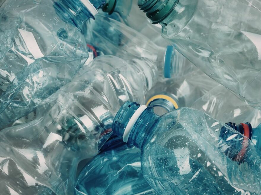Puste butelki PET