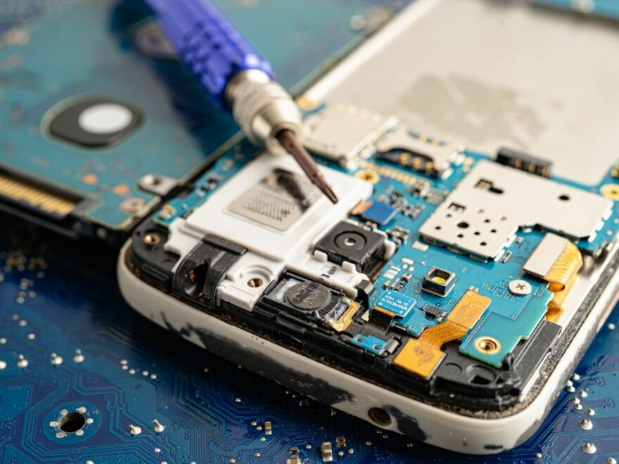 Otwarta obudowa telefonu